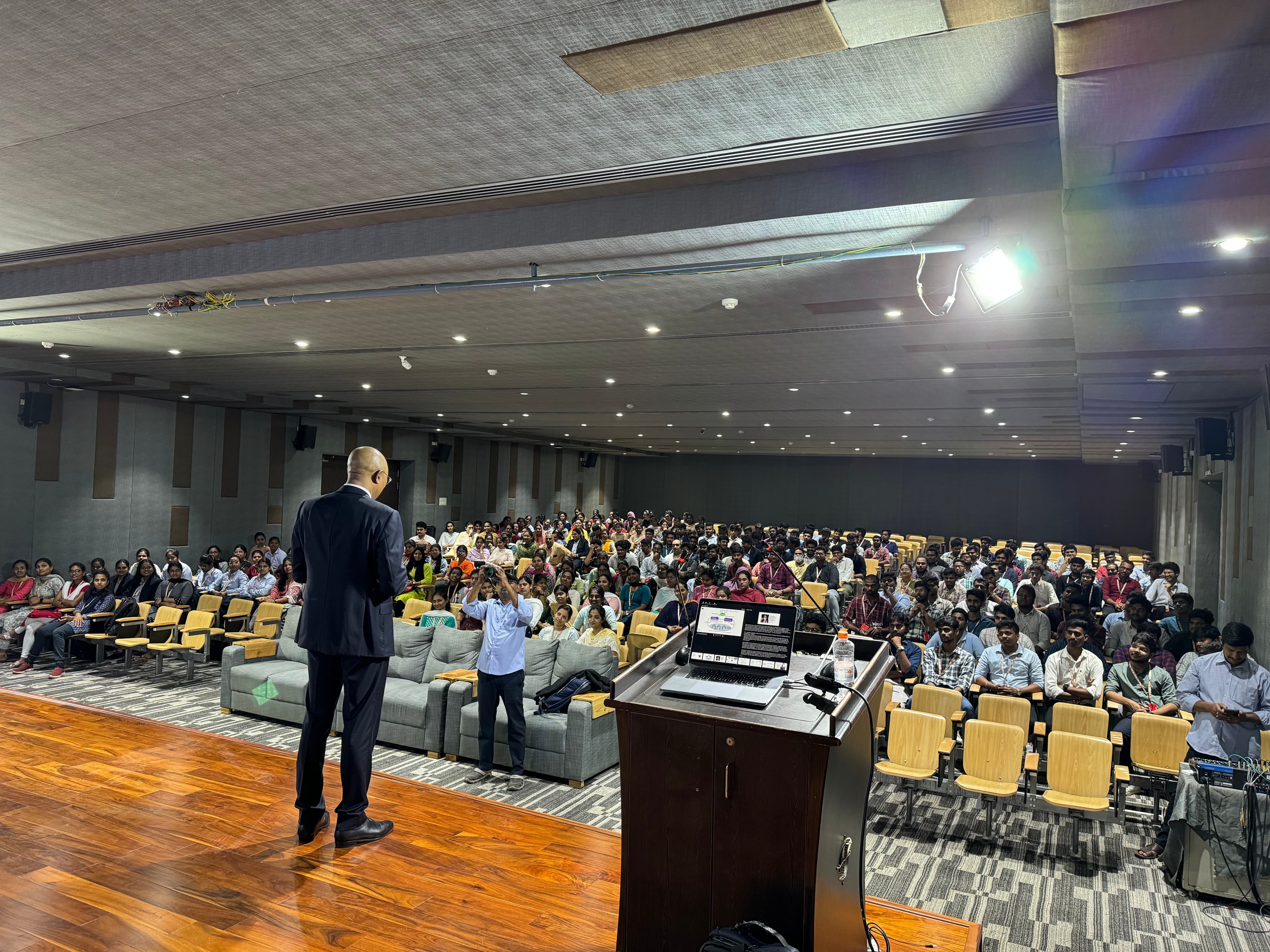 Professor Mahamouda Salouhou teaching during a master class